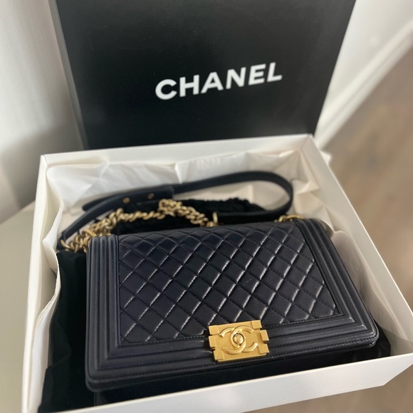 CHANEL Le Boy Medium - Picture 12 of 12